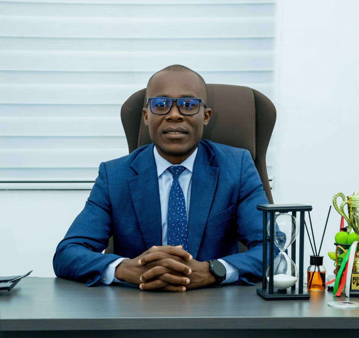 Konan Elisé, Directeur Général de Sion Company-EE, à son bureau
